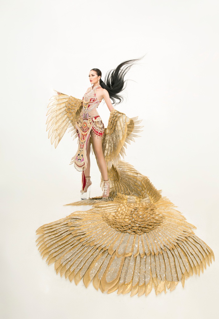 Quốc phục của Ngọc Châu tại Miss Supranational: Dài 5 mét, đính kết từ 10.000 mảnh ghép tại cánh chim Lạc cực hoành tráng! - Ảnh 5.