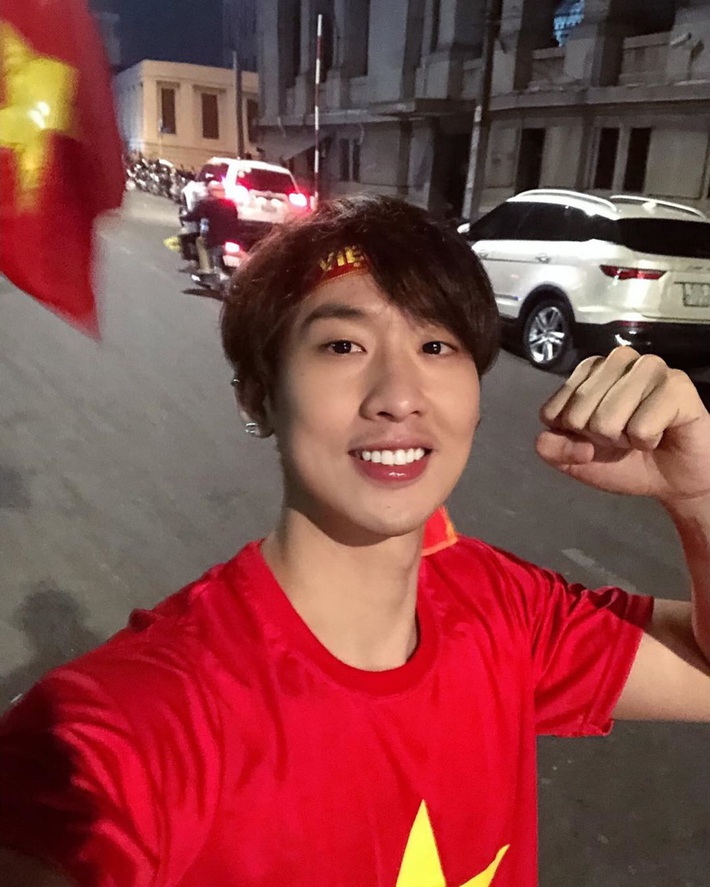 Cả dàn sao Việt nhuộm đỏ mạng xã hội khi cùng diện áo đỏ mừng chiến thắng của đội tuyển Việt Nam - Ảnh 7.