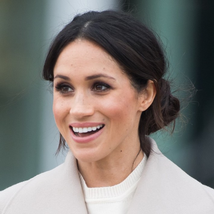 Bỏ tô trát đậm để makeup nhẹ theo Công nương Meghan, nàng beauty editor này đã nhận ra hàng loạt điều tuyệt vời - Ảnh 1. Bỏ tô trát đậm để makeup nhẹ theo Công nương Meghan, nàng beauty editor này đã nhận ra hàng loạt điều tuyệt vời - Ảnh 1.