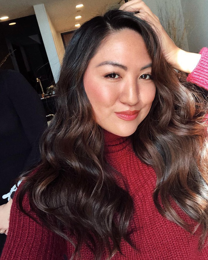 Bỏ tô trát đậm để makeup nhẹ theo Công nương Meghan, nàng beauty editor này đã nhận ra hàng loạt điều tuyệt vời - Ảnh 4. Bỏ tô trát đậm để makeup nhẹ theo Công nương Meghan, nàng beauty editor này đã nhận ra hàng loạt điều tuyệt vời - Ảnh 4.