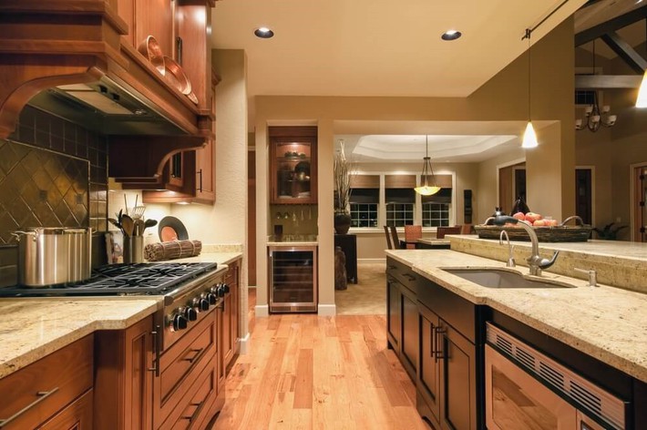 Có nên sử dụng sàn gỗ trong nhà bếp và phòng tắm? - Ảnh 4.