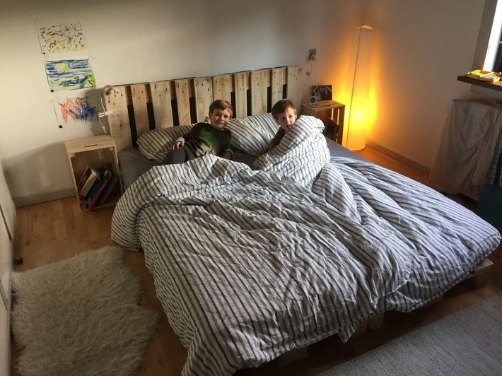 Giường pallet, loại giường ngon - bổ - rẻ, góp mặt trong không gian nào cũng xinh xắn, hài hòa - Ảnh 1.