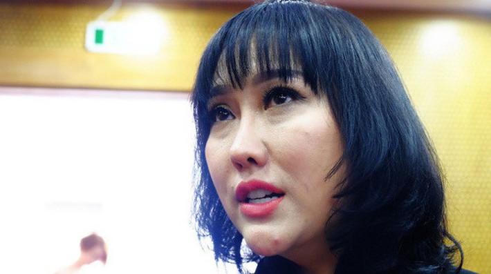 Sao Vbiz và những lần lộ diện với gương mặt lạ lẫm: Cằm nhọn hoắt, mũi sưng phồng khiến fan tá hoả - Ảnh 9. Sao Vbiz và những lần lộ diện với gương mặt lạ lẫm: Cằm nhọn hoắt, mũi sưng phồng khiến fan tá hoả - Ảnh 9.