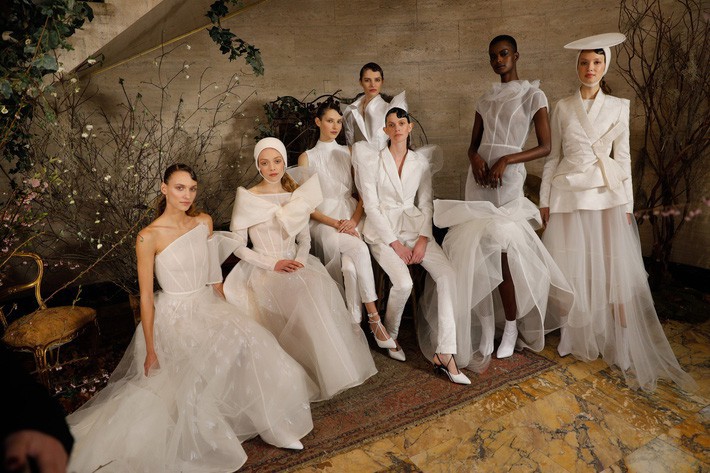 BST váy cưới PHUONG MY xuất hiện trên hàng loạt báo Mỹ sau New York Fashion Week Bridal - Ảnh 1. BST váy cưới PHUONG MY xuất hiện trên hàng loạt báo Mỹ sau New York Fashion Week Bridal - Ảnh 1.