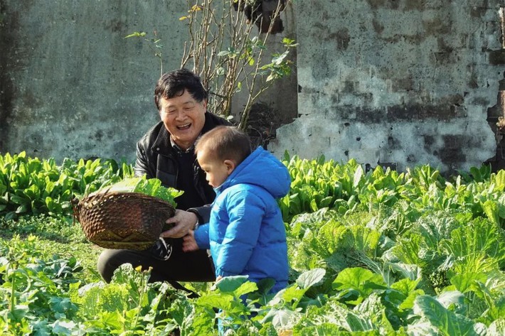 Cặp vợ chồng trẻ quyết định bỏ phố về quê xây nhà sống bình yên bên đồng lúa chín cùng bố mẹ hai bên - Ảnh 3.