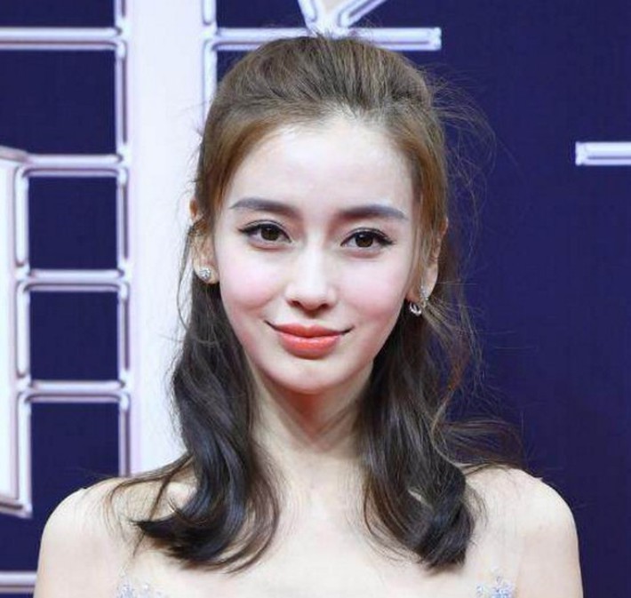 Luôn phủ nhận PTTM, nhưng Dương Mịch và Angela Baby đang ngày càng tuột dốc nhan sắc vì hậu quả dao kéo? - Ảnh 4. Luôn phủ nhận PTTM, nhưng Dương Mịch và Angela Baby đang ngày càng tuột dốc nhan sắc vì hậu quả dao kéo? - Ảnh 4.