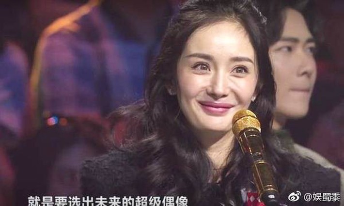 Luôn phủ nhận PTTM, nhưng Dương Mịch và Angela Baby đang ngày càng tuột dốc nhan sắc vì hậu quả dao kéo? - Ảnh 10. Luôn phủ nhận PTTM, nhưng Dương Mịch và Angela Baby đang ngày càng tuột dốc nhan sắc vì hậu quả dao kéo? - Ảnh 10.