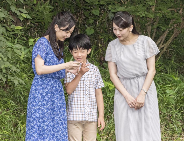 Quy tắc ngầm 3 không trong trang phục của công chúa hoàng tử gia đình Nhật Hoàng: Nghiêm ngặt hơn cả Hoàng gia Anh - Ảnh 5.