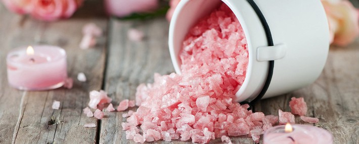 &quot;Điểm danh&quot; các sản phẩm có thành phần muối hồng Himalaya được tìm mua nhiều nhất hiện nay - Ảnh 1.