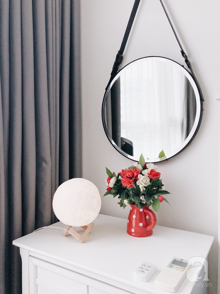Ngắm căn hộ 72m2 của cặp vợ chồng đam mê triết lý giản tiện từ "Nữ hoàng dọn dẹp" Marie Kondo - Ảnh 18. Ngắm căn hộ 72m2 của cặp vợ chồng đam mê triết lý giản tiện từ "Nữ hoàng dọn dẹp" Marie Kondo - Ảnh 18.