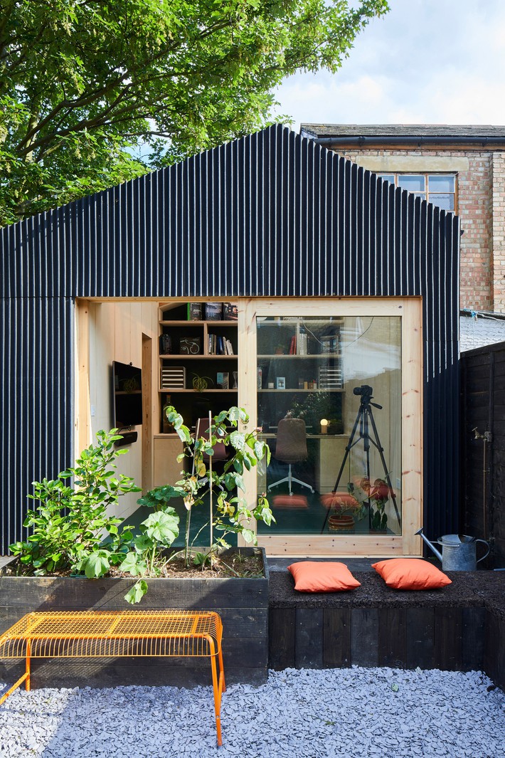 the-light-shed-richard-john-andrews-london-england-ukdezeen2364col2-1563776511812747500115.jpg