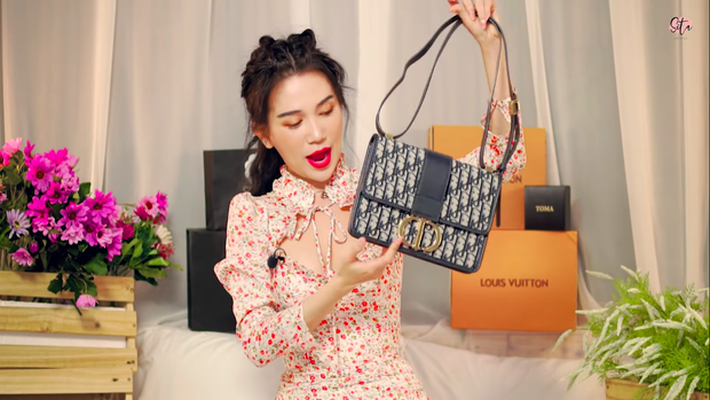 Trước Sĩ Thanh, Ngọc Trinh cùng nhiều sao Việt cũng vướng nghi án dùng đồ fake: người đáp trả cực gắt, người muối mặt chịu trận - Ảnh 1. Trước Sĩ Thanh, Ngọc Trinh cùng nhiều sao Việt cũng vướng nghi án dùng đồ fake: người đáp trả cực gắt, người muối mặt chịu trận - Ảnh 1.