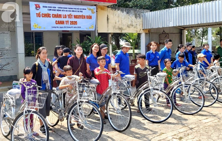 Lớp học chữ đồn biên phòng Tuyên Bình và mơ ước ngày cuối năm của trẻ em “Việt kiều” miền Tây - Ảnh 7.