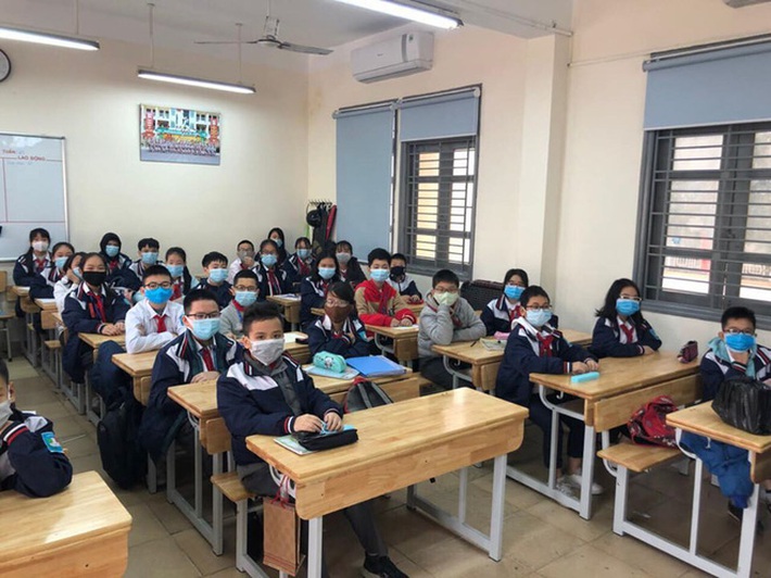 Hình ảnh cả lớp học đeo khẩu trang ngồi nghe giảng giữa dịch bệnh do virus corona đang được chia sẻ 