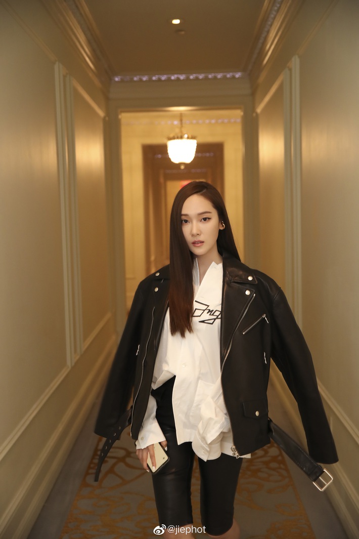 Jessica Jung lên đồ “chanh sả” dự NYFW nhưng lại bị phóng viên quốc tế dìm thê thảm, lộ từ chân ngắn đến mặt trắng bệch lệch tông - Ảnh 2.