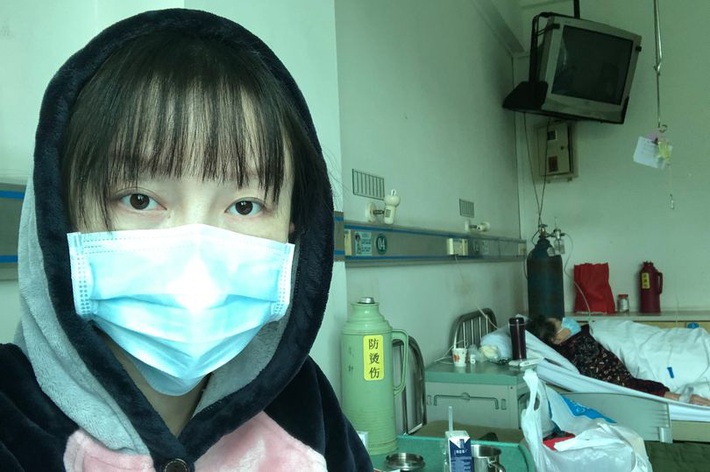 Xót xa cô gái trở về Vũ Hán thăm mẹ mắc bệnh ung thư rồi bị chẩn đoán nhiễm virus corona cùng bố, gia đình mỗi người một nơi trong bệnh viện - Ảnh 3.