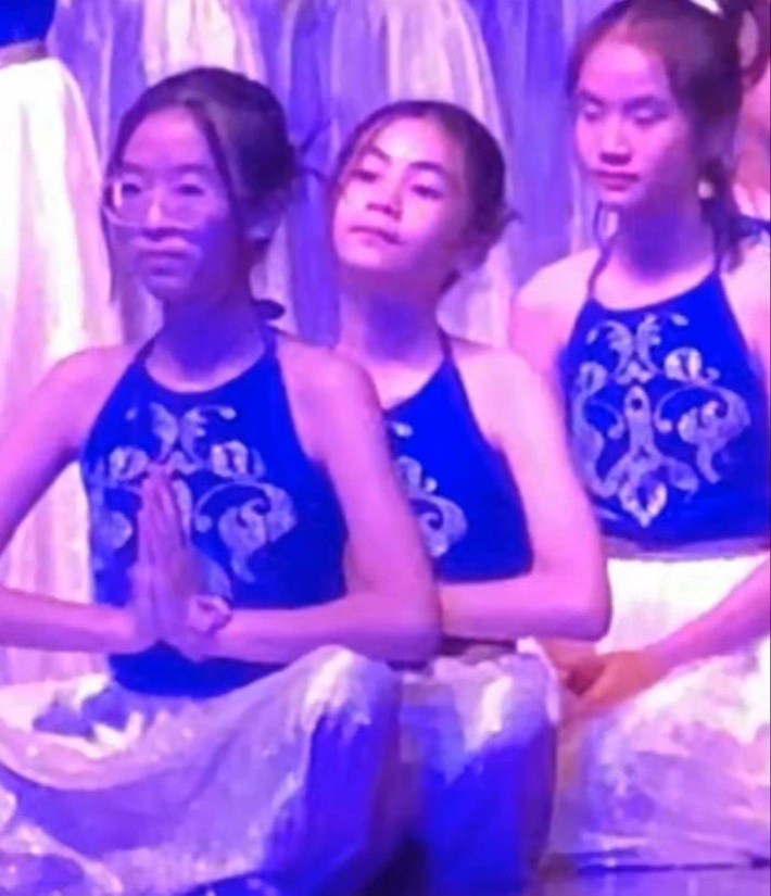Con gái MC Quyền Linh khoe kỹ năng múa ở trường khi 
