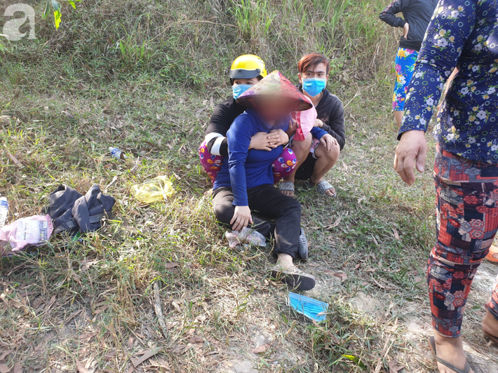 Bình Dương: Người thân khóc ngất khi 2 cháu bé trượt chân xuống hồ nước sâu tử vong ngày đầu năm - Ảnh 4.