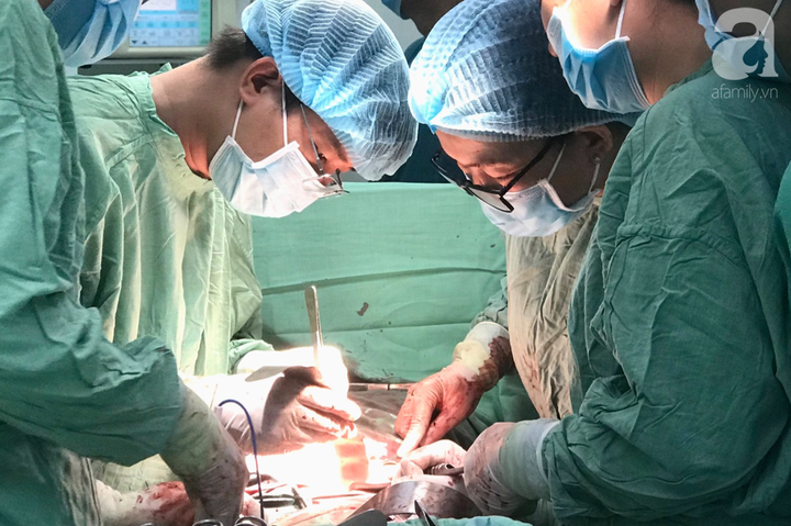 Bác sĩ mặc đồ bảo hộ cấp cứu sản phụ vỡ ối sớm khi đang trong khu cách ly phòng chống Covid-19 ở Cần Thơ - Ảnh 1. Bác sĩ mặc đồ bảo hộ cấp cứu sản phụ vỡ ối sớm khi đang trong khu cách ly phòng chống Covid-19 ở Cần Thơ - Ảnh 1.