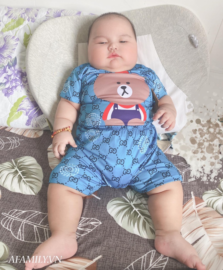 Bé trai bụ bẫm hơn 7 tháng nặng 15kg, mẹ kể chuyện nuôi con cực nhàn, chẳng phải mua hộp sữa công thức nào - Ảnh 4.