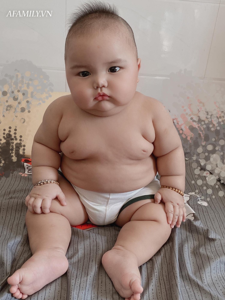 Bé trai bụ bẫm hơn 7 tháng nặng 15kg, mẹ kể chuyện nuôi con cực nhàn, chẳng phải mua hộp sữa công thức nào - Ảnh 7.