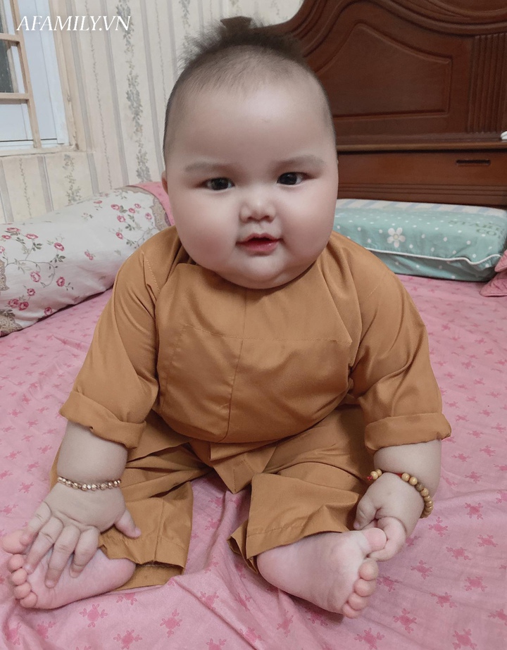 Bé trai bụ bẫm hơn 7 tháng nặng 15kg, mẹ kể chuyện nuôi con cực nhàn, chẳng phải mua hộp sữa công thức nào - Ảnh 6.