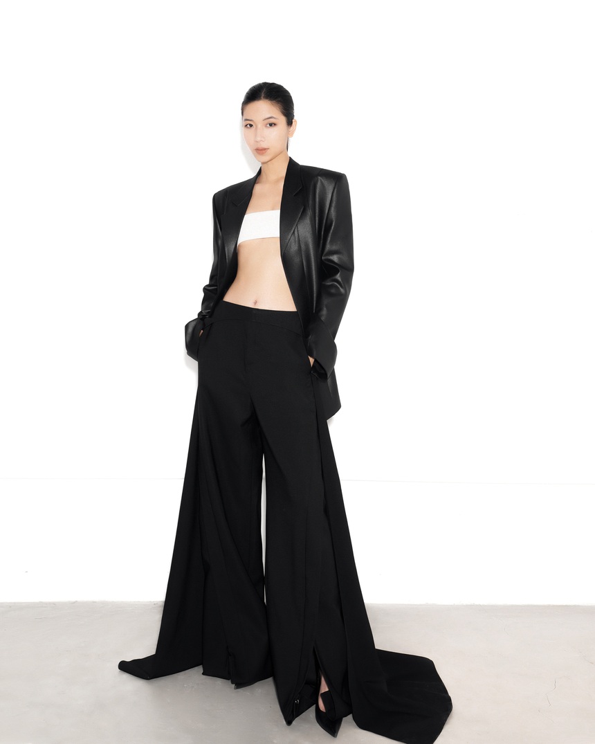 "Chị đẹp" Hà Hồ, Quỳnh Lương và dàn sao Vbiz chuộng phong cách đơn sắc đen - trắng  - Ảnh 13.