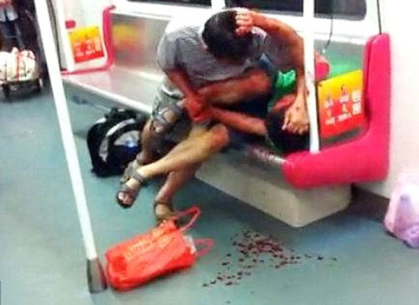 &Ocirc;ng gi&agrave; 67 đ&aacute;nh trai trẻ t&oacute;e m&aacute;u để tranh chỗ