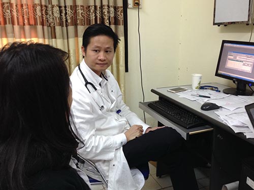 Tư vấn, điều trị cho bệnh nhân bị viêm da tiếp xúc do mỹ phẩm tại Trung tâm Dị ứng - Miễn dịch lâm sàng Bệnh viện Bạch Mai