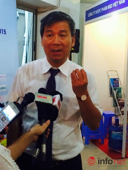 Giáo sư Nguyễn Anh Trí trao đổi với báo chí về căn bệnh tan máu bẩm sinh.