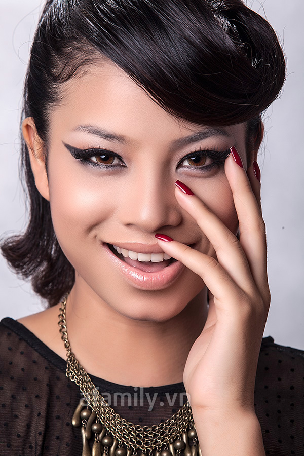 Make up mắt mèo ấn tượng như Hà Hồ, Thanh Hằng...