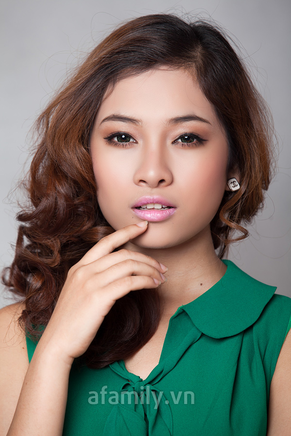 Hướng dẫn make up hợp với trang phục m&agrave;u sắc