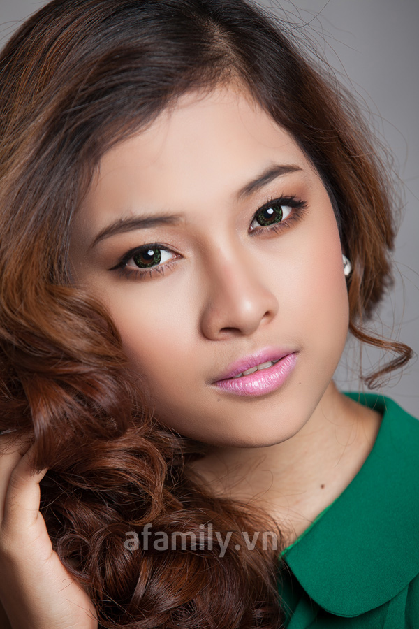 Hướng dẫn make up hợp với trang phục m&agrave;u sắc