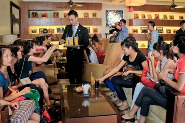 C&aacute;c th&iacute; sinh ở kh&aacute;ch sạn xa hoa tại H&agrave; Nội