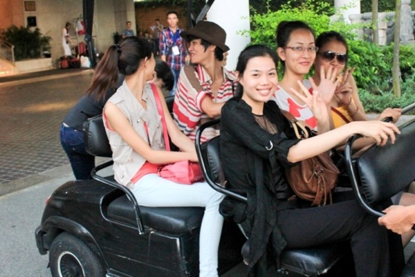 C&aacute;c th&iacute; sinh ở kh&aacute;ch sạn xa hoa tại H&agrave; Nội