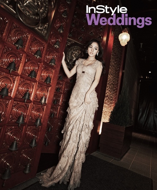 Sao H&agrave;n đẹp lộng lẫy c&ugrave;ng v&aacute;y cưới