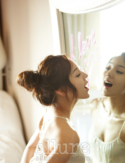 Sao H&agrave;n đẹp lộng lẫy c&ugrave;ng v&aacute;y cưới