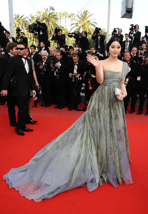 Những sao ch&acirc;u &Aacute; nổi tiếng nhờ s&agrave;n catwalk 3