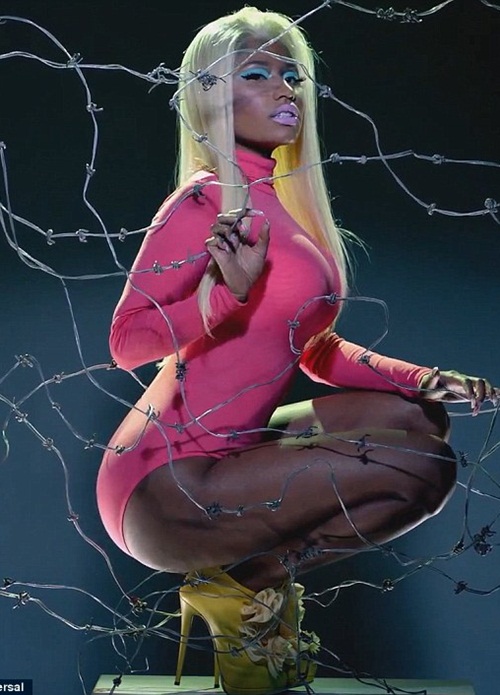 Nicki Minaj khoe thân hình "bốc lửa" trong video mới