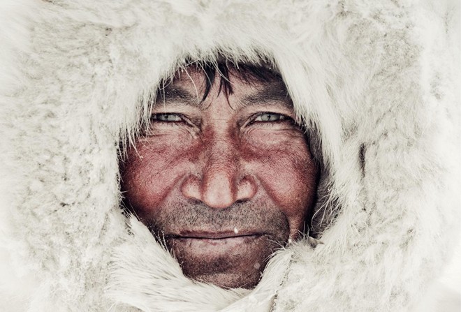 Người Nenets sống ở vùng cực bắc của nước Nga. Nhiệt độ khu vực này vào mùa đông có thể xuống dưới âm 50 độ C. Họ sống bằng nghề thuận dưỡng tuần lộc. Động vật là cũng là nguồn cung cấp thực phẩm chính cho họ.