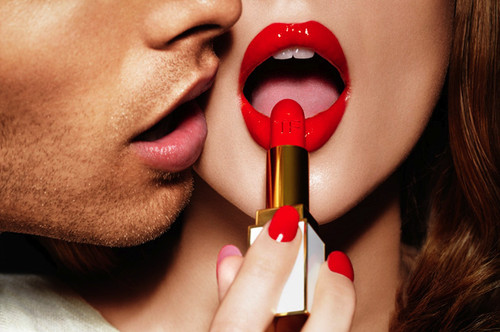Son môi cho nam và nữ, thay đổi hương vị khi hôn  1