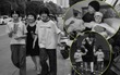 Sau nỗi đau mất con, người mẹ quyết làm IVF sinh đôi ở tuổi 60 và hành trình 15 năm ghi lại qua 20.000 tấm ảnh khiến cả thế giới xúc động