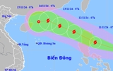 Bão Yinxing chưa qua, bão Toraji giật cấp 12 lại sắp "nối gót" vào Biển Đông