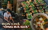 Qu&#225;n b&#250;n chả &quot;&#212;ng b&#224; gi&#224;&quot; b&#225;n 3 đời ở H&#224; Nội, nổi tiếng nhờ những miếng chả băm cuốn l&#225; m&#249;i t&#224;u đặc biệt hiếm nơi c&#243;