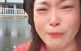 Biết lý do người mẹ này khóc lóc ầm ĩ giữa đường, cư dân mạng bối rối: Thế này thì sao dạy con tự lập được?