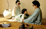 Giữa những bộn bề của người lớn, bố mẹ vẫn chọn dành cho con món quà quý nhất: Sự hiện diện mỗi ngày