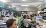 Phụ huynh cần cảnh giác với "cò" SGK