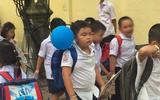 Dù bao nhiêu mùa khai giảng trôi qua, bức ảnh này vẫn là huyền thoại: Cậu bé trong ảnh giờ "dậy thì thành công" lắm rồi!