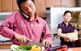 Mẹ chồng kiên quyết không cho con trai làm việc nhà giúp vợ