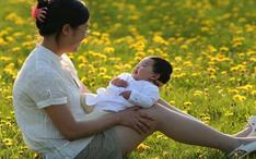 Trẻ sơ sinh chưa đầy tháng có được bế ra ngoài không?